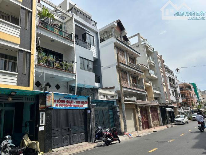 Bán nhà MT Tân Khai cách BV Chợ Rẫy 500m , Q11 , 4,5m X 19m , 3 lầu , giá : 20,5 tỷ TL