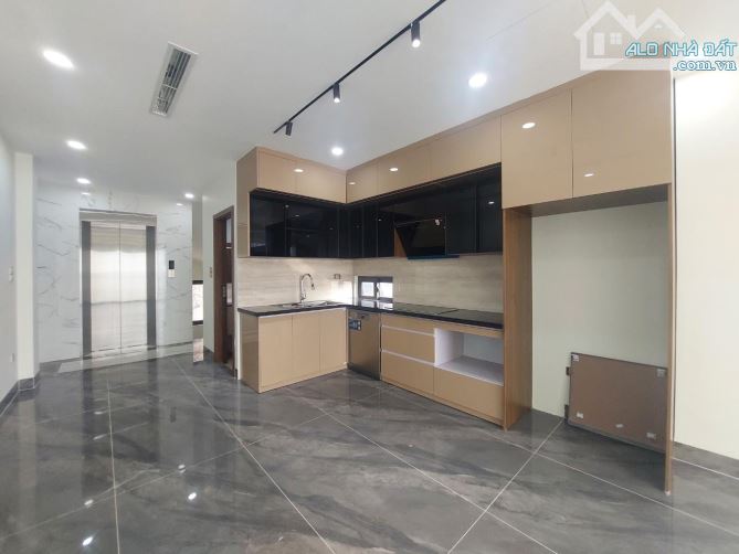 Bán nhà ngọc lâm 53m2 xây 7 tầng thang máy , gara ô tô , kinh doanh , trước nhà ô tô tránh - 9