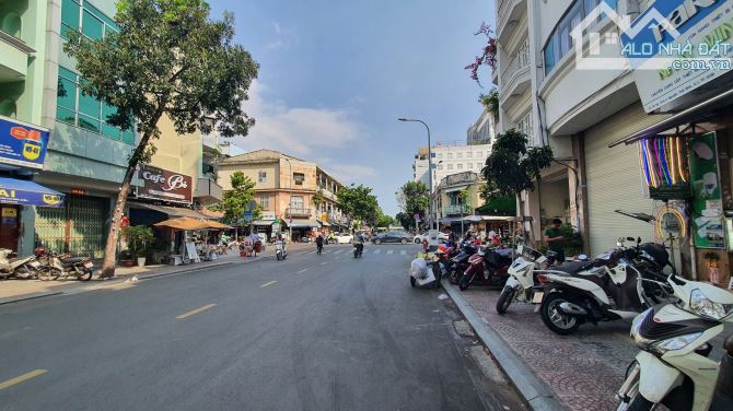 Bán nhà [13x24m] mặt tiền đường khu Trần Quang Khải, Hai Bà Trưng, Q1