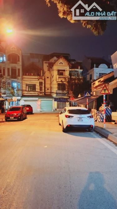 BÁN NHÀ ÁI MỘ 24 tỷ 70m CÓ VỈA HÈ,Ô TÔ ĐỖ,LONG BIÊN HÀ NỘI