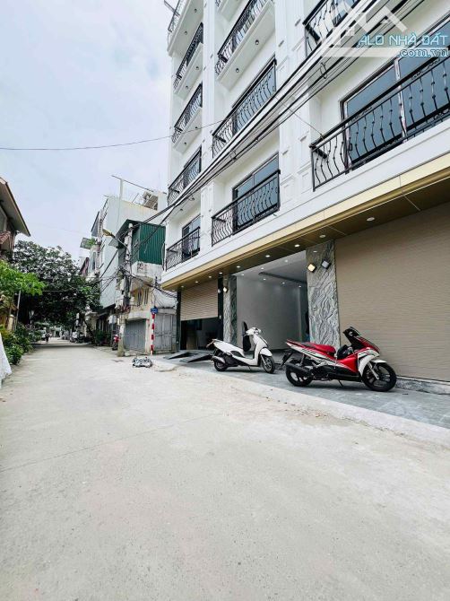 Ô TÔ TRÁNH, VỈA HÈ, GẦN HOÀN KIẾM, 6 TẦNG THANG MÁY, GẦN 40M2 , LOANH QUANH 10 TỶ