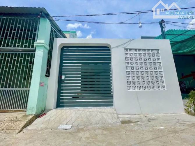 Nhà cấp 4, SHR, Tân Phú Trung, 112,5m2, giá chỉ 1 tỷ 090 cho chủ mới về ở.