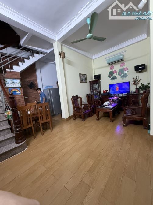 NHÀ ĐẸP LÊ TRỌNG TẤN, THANH XUÂN, HÀ NỘI(35M*5T), GẦN Ô TÔ CHỈ 8.25 TỶ