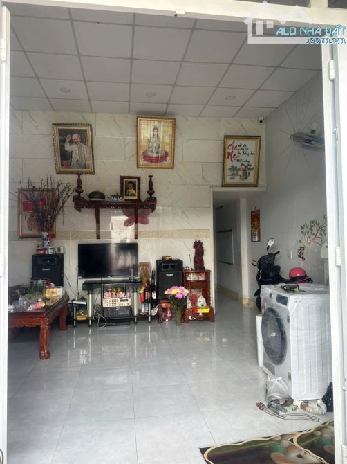 nhà cấp 4 73,8m2 4ty350 TL gác lửng ngay Sân Vận Động Đông Hòa p.Đông Hòa Tp.Dĩ An