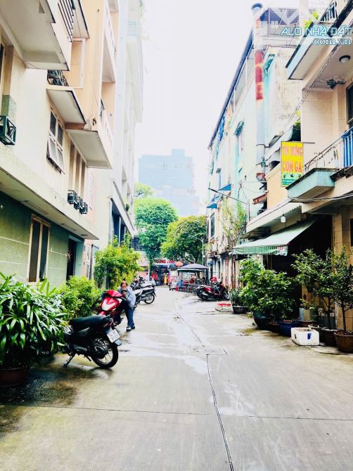 Bán nhà hẻm ôtô Nguyễn Trãi giáp Quận 1 đúc 3 tầng 4PN 58m2 tặng nội thất chỉ 10.2 tỷ