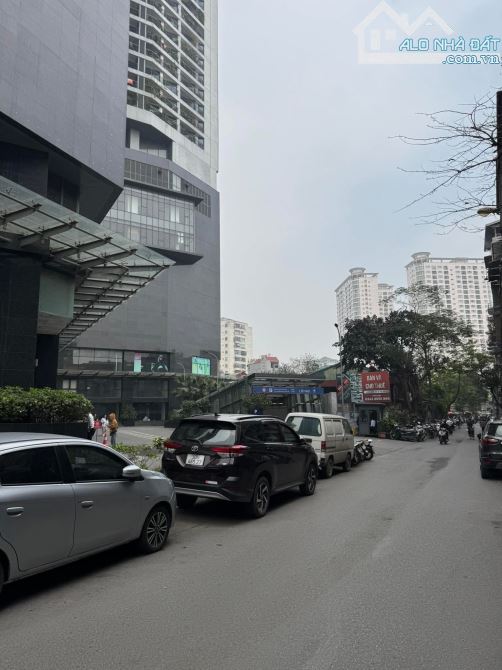 NHỈNH 10 TỶ, NHÀ CHÙA HÀ , CẦU GIẤY DT 55M, 3 TẦNG, MT 6.8M, Ô TÔ ĐỖ CẠNH NHÀ
