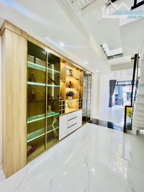 Nhà mới Nguyễn Hữu Cảnh đối diện Landmark 81 - 92m2 - 2 tầng - chỉ 107tr/m2 cách MT 1 căn