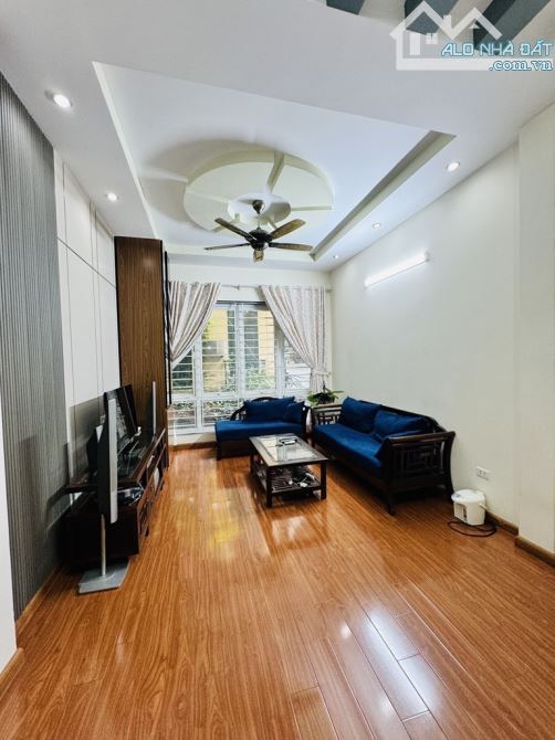 HOÀNG QUỐC VIỆT BÁN NHÀ HIẾM - ĐẸP GARA ÔTÔ - KINH DOANH - NGÕ THÔNG - 2 THOÁNG - FULL NỘI