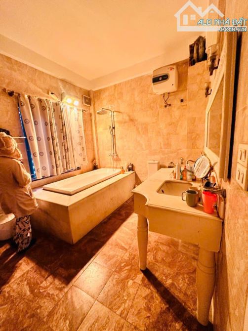 Bán Nhà ngõ Phố Nguyễn Chí Thanh Đống Đa 60m2 6 tầng mt 4.2m