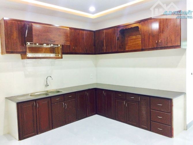 Nhà MT đường Bãi Sậy, gần ngay Xô Viết và công viên Thanh Niên, view cây xanh