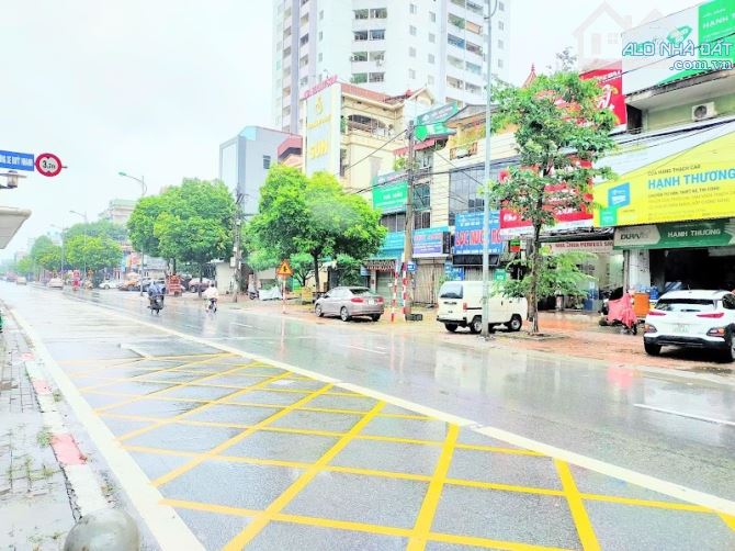 Bán nhà mặt phố Lê Trọng Tấn, Hà Đông 175m2 MT10m, lô góc kinh doanh giá 63 tỷ