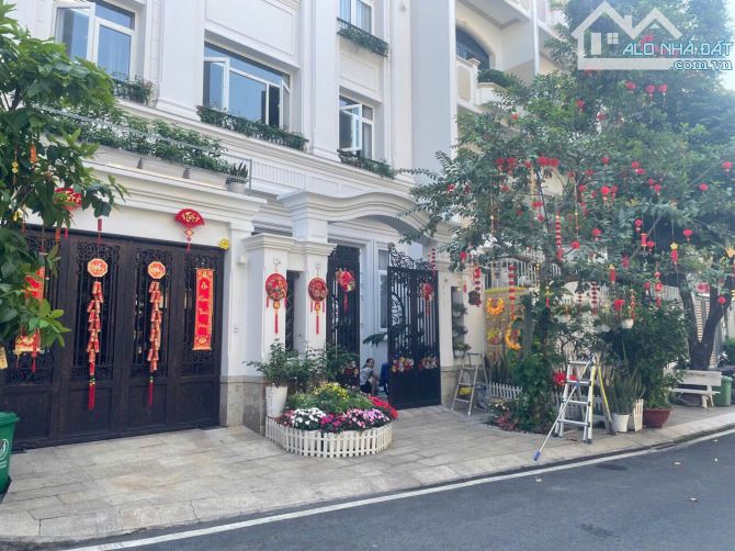 Bán gấp nhà khu compound 357A Nguyễn Trọng Tuyển, Q. Tân Bình , 9x16m , 4 tầng , giá 55 tỷ