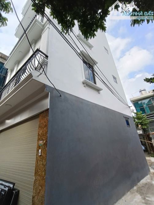 Nhà Lai Xá lô góc 36m2 5 tầng mặt tiền 4m dân xây ô tô đỗ cổng gần trường, chợ, KĐT 5 tỷ 2