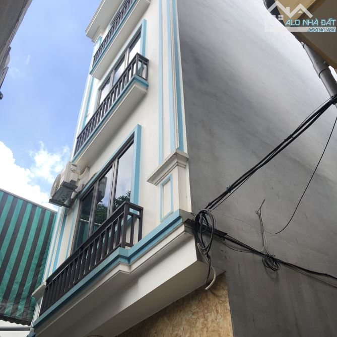 Nhà Di Ái ô tô đỗ cửa lô góc siêu đẹp 40m2 4 tầng dân xây mặt tiền 4m gần chợ, hồ 4 tỷ 9