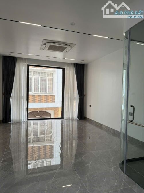 BÁN NHÀ 40M2,  THANG MÁY – FULL NỘI THẤT – GIA THUỴ – LONG  BIÊN, GIÁ 19,5TỶ