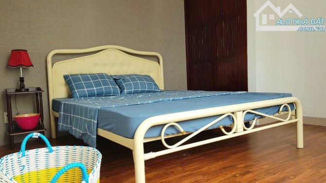 Bán toà căn hộ 6 tầng 1 tum Tuệ Tĩnh Nha Trang - Lộc Thọ có thang máy , hẻm rộng oto