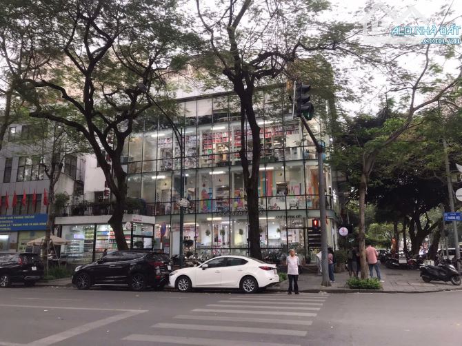 Cho thuê BT Làng Quốc Tế Thăng Long, 3 MT 60m, DT đất 800m2,, xây dựng 400m2,4T, 350TR