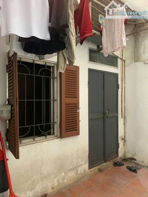 Bán đất tặng nhà C4 Bà Triệu, 35m2, MT 3.5m, vị trí trung tâm, cách MP 10m, giá 5.45 tỷ