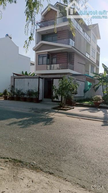 Bán gấp Biệt Thự 8x24m ngay Global City 4 tầng chỉ 27.9 tỷ thương lượng tin thật 100%