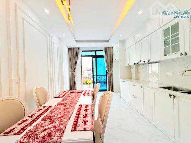 BÁN NHÀ 6 TẦNG MẶT PHỐ NGỌC THỤY, THANG MÁY, VỈA HÈ, KD ĐỈNH DT 95m², MT4.5m
