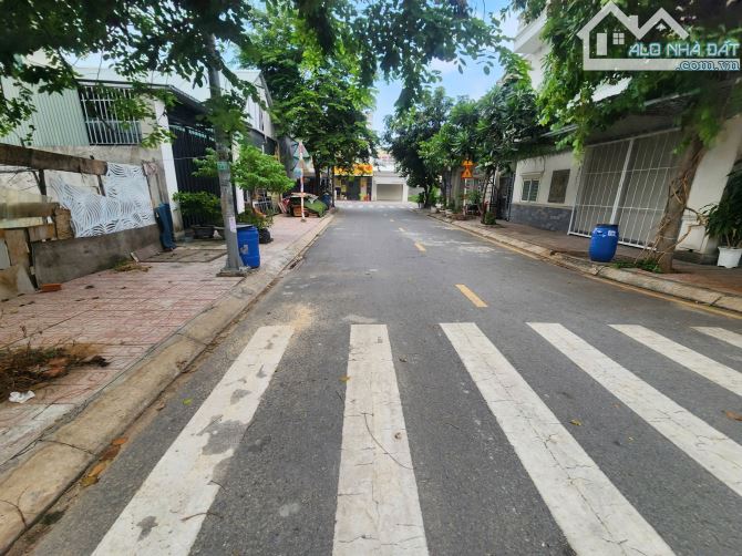 3.95 Ty- Nhà Mới Đẹp 2 Tầng + 1 ( 5 X 16 ), Đường Thông, Xe Hơi, Thuận Giao, Thuận An, BD