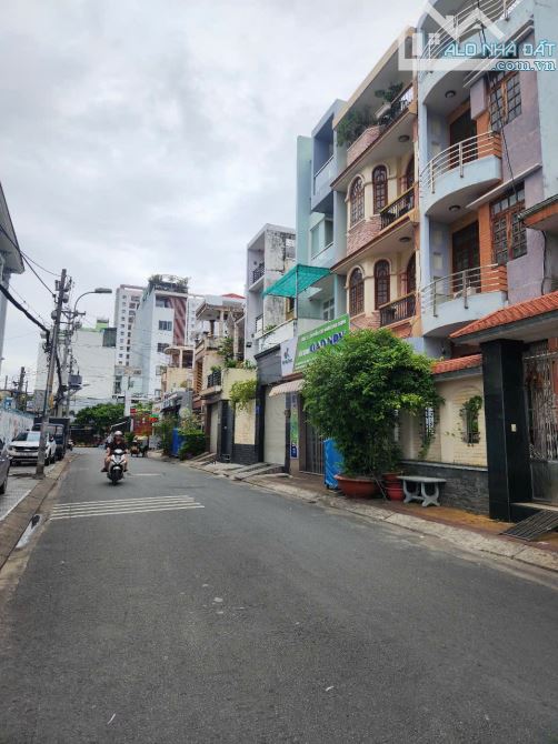 Bán nhà ( 9 x 11 ) Phùng Tá Chu liền kề khu Tên Lửa, 3 tầng hẻm 4m thông 6pn chỉ 8,9 tỷ.