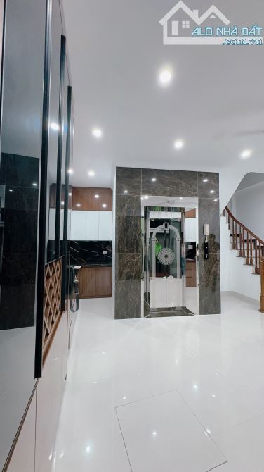THUỴ KHUÊ 11,3 TỶ - 43M2 - 6T – THANG MÁY- Ô TÔ – KINH DOANH (D5)