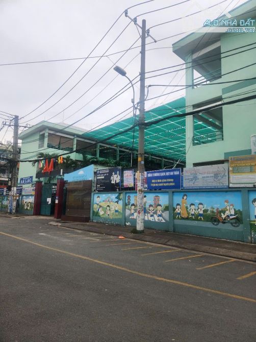 Bán nhà khu tên lửa Phùng Tá Chu, 3 tầng đúc 64m2 hẻm xe hơi thông 10pn có dòng tiền 5,4t.