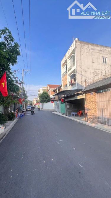 Bán đất đẹp, vuông vức mặt tiền hẻm 331 Vườn Lài, An Phú Đông, Quận 12.