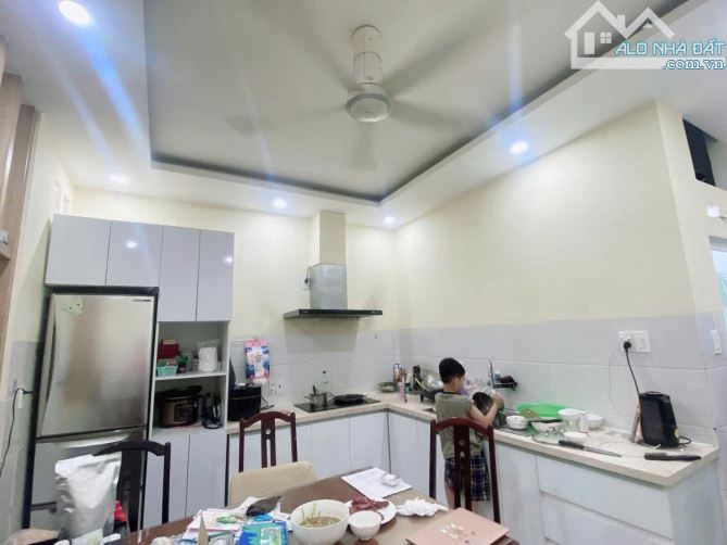 Bán nhà 2 tầng đường ô tô, ngay Linh Trung, Hoàng Diệu 2, Thủ Đức, nhĩnh 2 tỷ