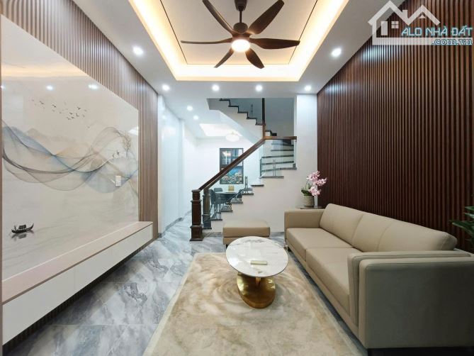 Bán Nhà Phố Chùa Láng - 2 Thoáng - Ở Ngay - Full Nội Thất - 46m, 4Tầng - Chỉ 10.9 Tỷ.