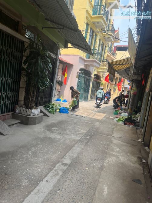 XUÂN ĐỈNH BẮC TỪ LIÊM BÁN ĐẤT TẶNG NHÀ  12 tỷ 55m MT 5m DÒNG TIỀN 30 TRIỆU/ THÁNG NG