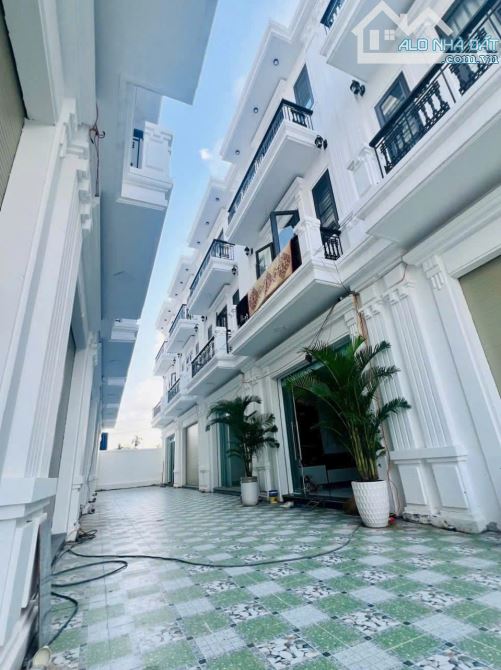 Nhà 3 tầng ngay trung tâm Hồng Thái, An Dương, HP sân rộng để ô tô