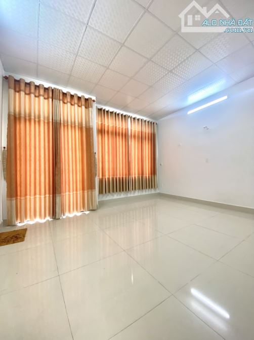 NHÀ ĐẸP 2 TẦNG 55M2(5.5X10)-TỈNH LỘ 10-GẦN BÀ HOM-GIÁ 4 TỶ - 10