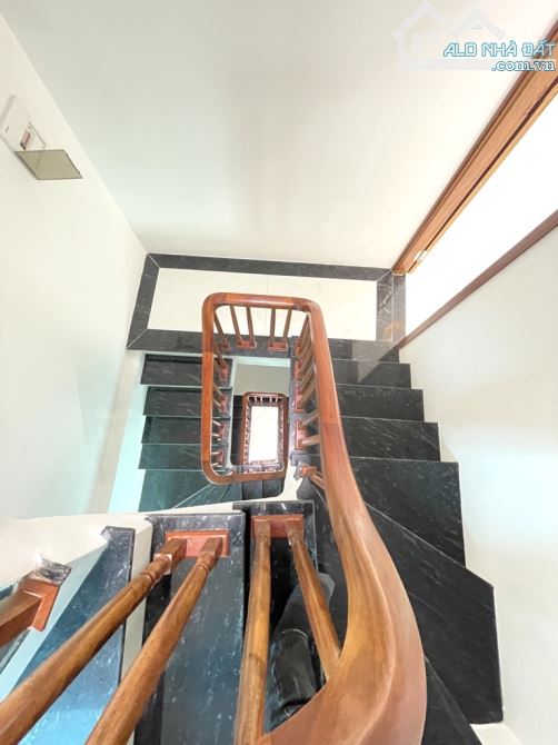 Nhà Lai Xá lô góc 36m2 5 tầng mặt tiền 4m dân xây ô tô đỗ cổng gần trường, chợ, KĐT 5 tỷ 2 - 10