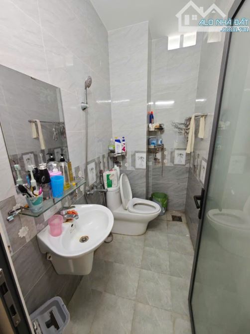 Bán gấp CHDV 6 Tầng 28 phòng + 3 mặt bằng cho thuê, DT 250M2 giá chỉ 27 tỷ X TL - 10