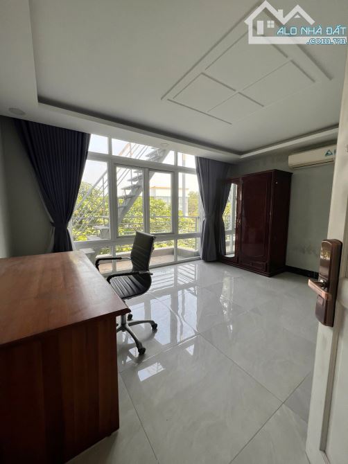 Giảm 3 tỷ Bán Biệt Thự MT ngay Trục Trương Văn Bang - 16x18m Hầm 3 tầng giá còn 52 tỷ. - 11