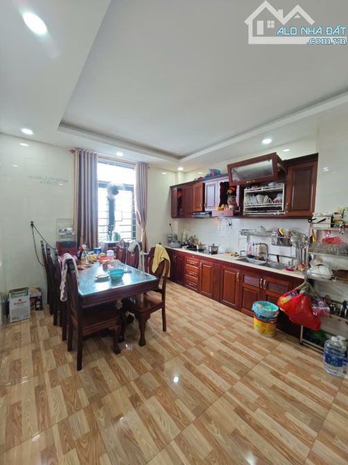 Bán gấp CHDV 6 Tầng 28 phòng + 3 mặt bằng cho thuê, DT 250M2 giá chỉ 27 tỷ X TL - 11