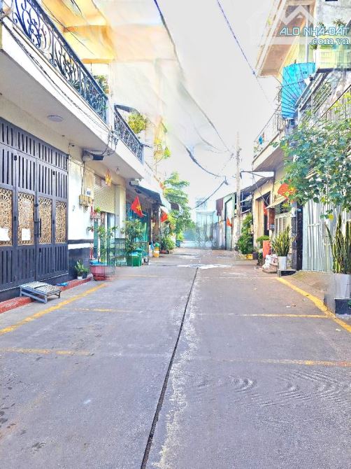 BÁN NHÀ SÁT HƯƠN.G LỘ 2 -OTO VÀO NGỦ TRON.G NHÀ - NH g (.7X19M ) - 1