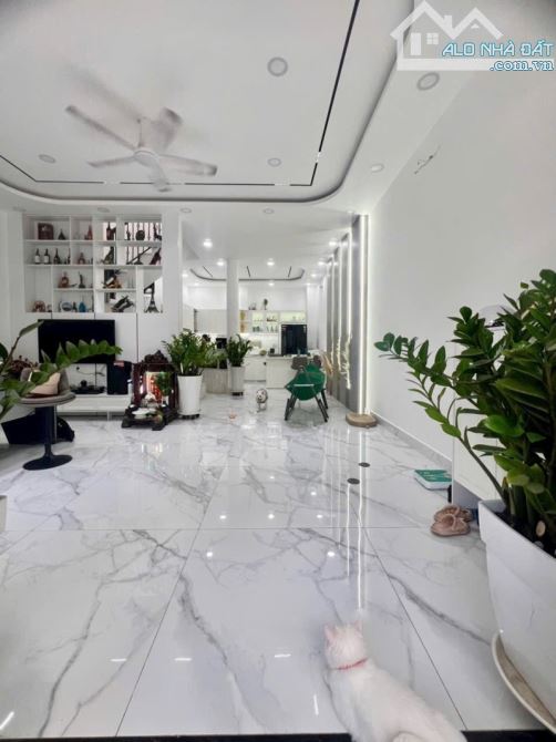 Bán nhà 1 Trệt 1 Lầu và Sân Thượng, SHR đường nhựa 10m thông tứ tung,gần Bcons - 1