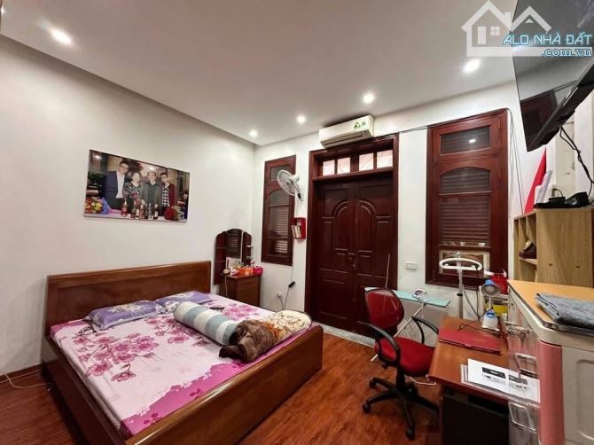 BÁN NHÀ GẤP PHỐ QUAN NHÂN .Ô TÔ ĐỖ CỬA DT: 62M .MT: 5M.4 TẦNG GIÁ: 16 TỶ