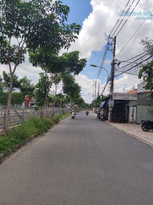 Bán Đất tặng nhà C4 Full thổ cư MT đường THẠNH LỘC 17, phường TL,Q12. Dt 95,1m²giá 10 tỷ - 1