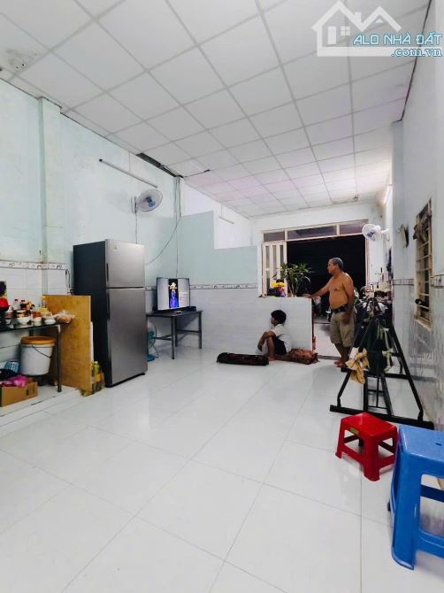 Bán nhà 2 tầng ngang hẻm  rộng thoáng thông 91m2 Tân Thới nhì HM chỉ 2.x tỷ - 1