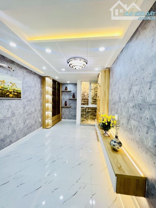 Nhà mới Nguyễn Hữu Cảnh đối diện Landmark 81 - 92m2 - 2 tầng - chỉ 107tr/m2 cách MT 1 căn - 1