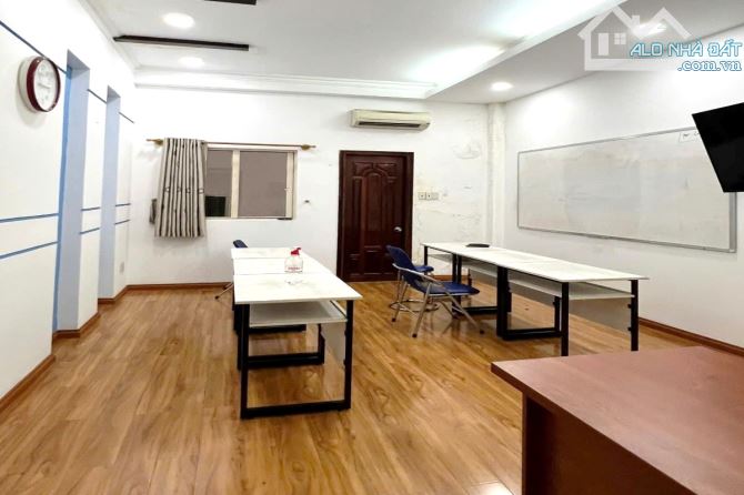 Mẹ tôi Bán gấp  nhà có hầm Đường Hoa, Phú Nhuận, Giá tốt dòng tiền ổn định, sát Quận 1. - 1