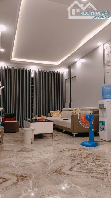BÁN NHÀ LÔ GÓC GIANG BIÊN LONG BIÊN 6 TẦNG 5.9 TỶ 35m, MT 4m, gần Hồ điều hòa và công viên - 1
