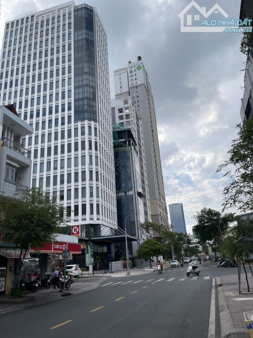 Bán Nhà MT Hoàng Văn Thụ P15 Phú Nhuận DT 8x18m 6 tầng HĐ125tr/th giá 61 tỷ - 1