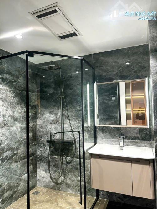 BÁN TOÀ NHÀ CĂN HỘ CẦU GIẤY VỈA HÈ Ô TÔ TRÁNH 10 TẦNG 300TR/THÁNG GIÁ 189TỶ - 1