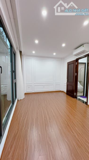 THUỴ KHUÊ 11,3 TỶ - 43M2 - 6T – THANG MÁY- Ô TÔ – KINH DOANH (D5) - 1