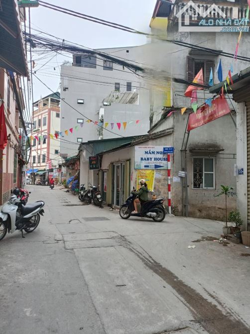 BÁN ĐẤT TẶNG NHÀ C4 - NGÕ Ô TÔ - TRUNG TÂM CẦU DIỄN - 56M - NHỈNH 7 TỶ - ĐÔNG SINH VIÊN - 1